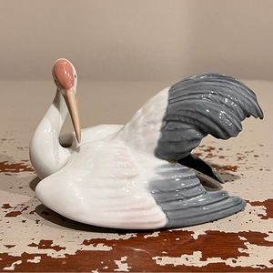 Lladro 1599 Nesting Crane Retired in 1997 Porcelain Figurine